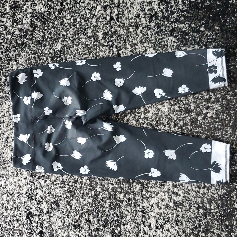 Fabletics leggings - Picture 2 of 5